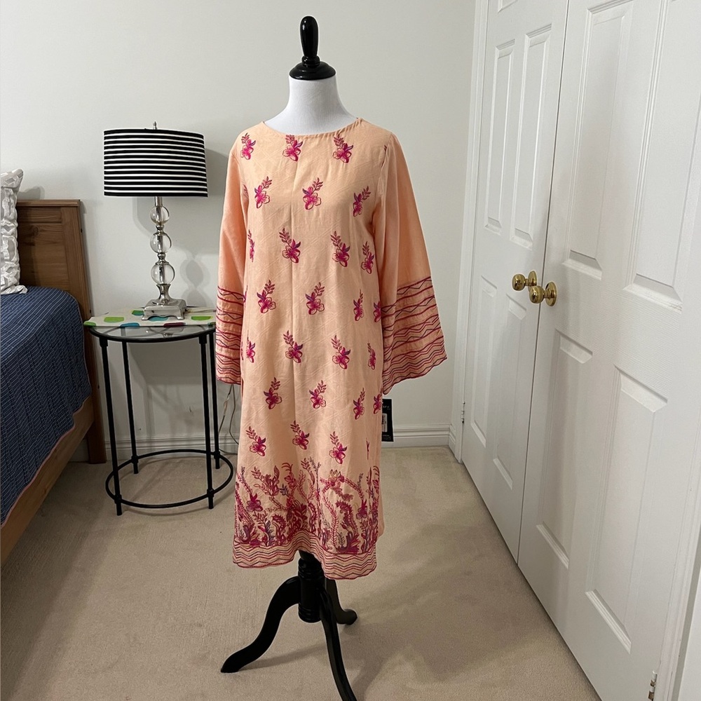*NEW* embroidered dress size small